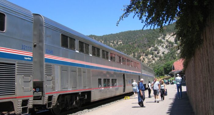 Amtrak to replace 40-year-old rail cars on long-distance trains